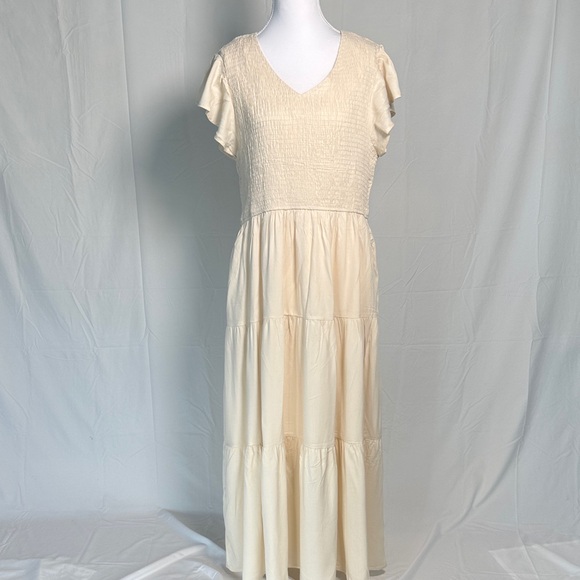 Dresses & Skirts - Elegant Cream Maxi Dress